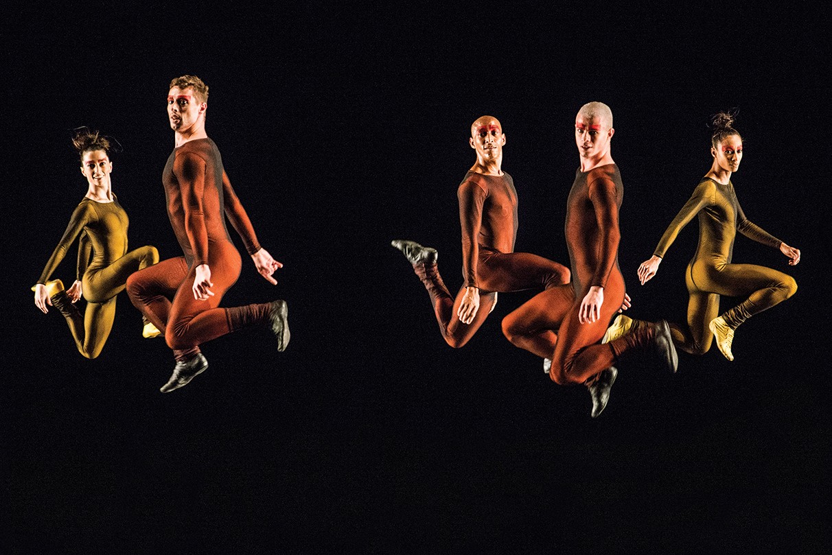 Uma das peças mais icônicas do Grupo Corpo, 'Parabelo' será apresentada nesta temporada do Grupo Corpo juntamente a 'Piracema'