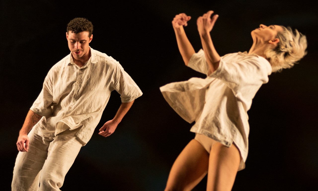 Bailarinos do Grupo Corpo durante apresentação do balé 'Gil Refazendo'