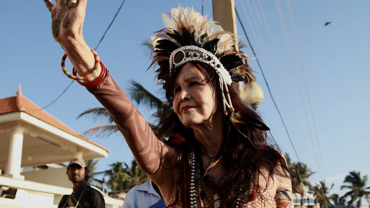 Helena Ignez em cena do filme 'Feio, Eu?', dirigido por ela em 2013 