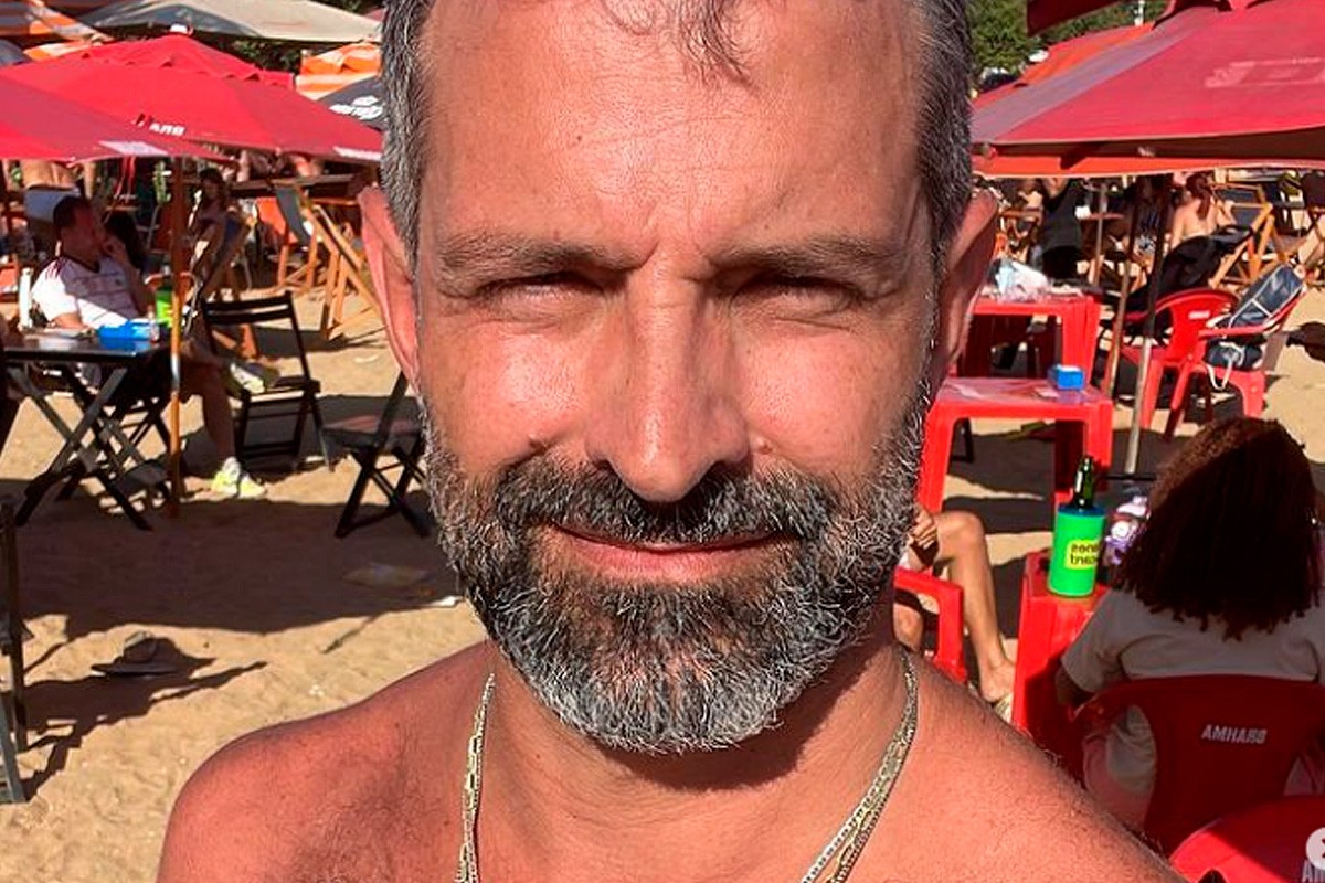 Iran Malfitano em praia de Vitória, no Espírito Santo