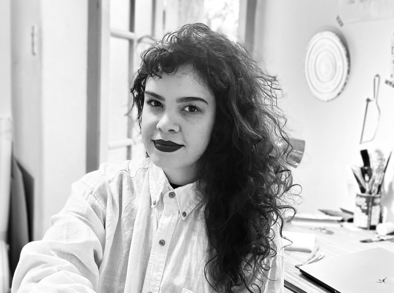 "Dente de Leite" é o primeiro livro de poemas de Isadora Barcelos