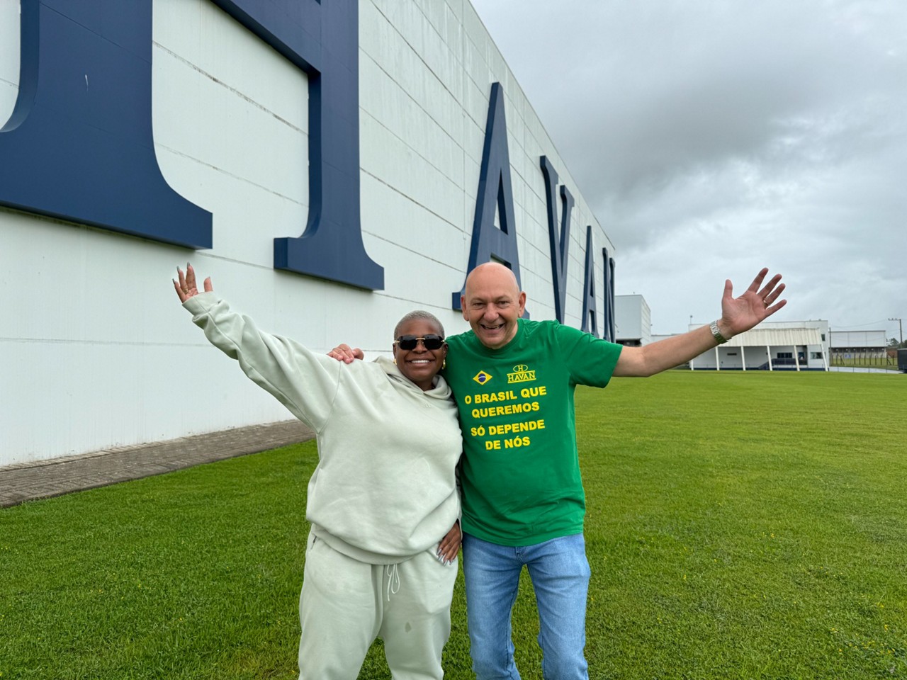 Jojo Todynho com Luciano Hang, dono da Havan