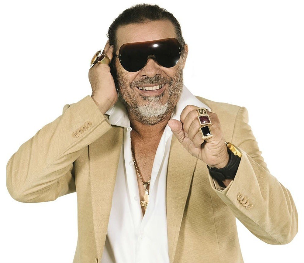 Multidão dá adeus a José Rico; corpo do cantor é sepultado em SP