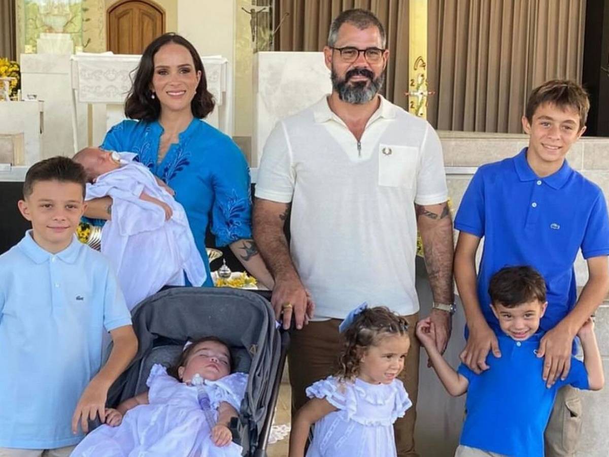Letícia, Juliano Cazarré e os filhos  - Reprodução/Instagram/@cazarre