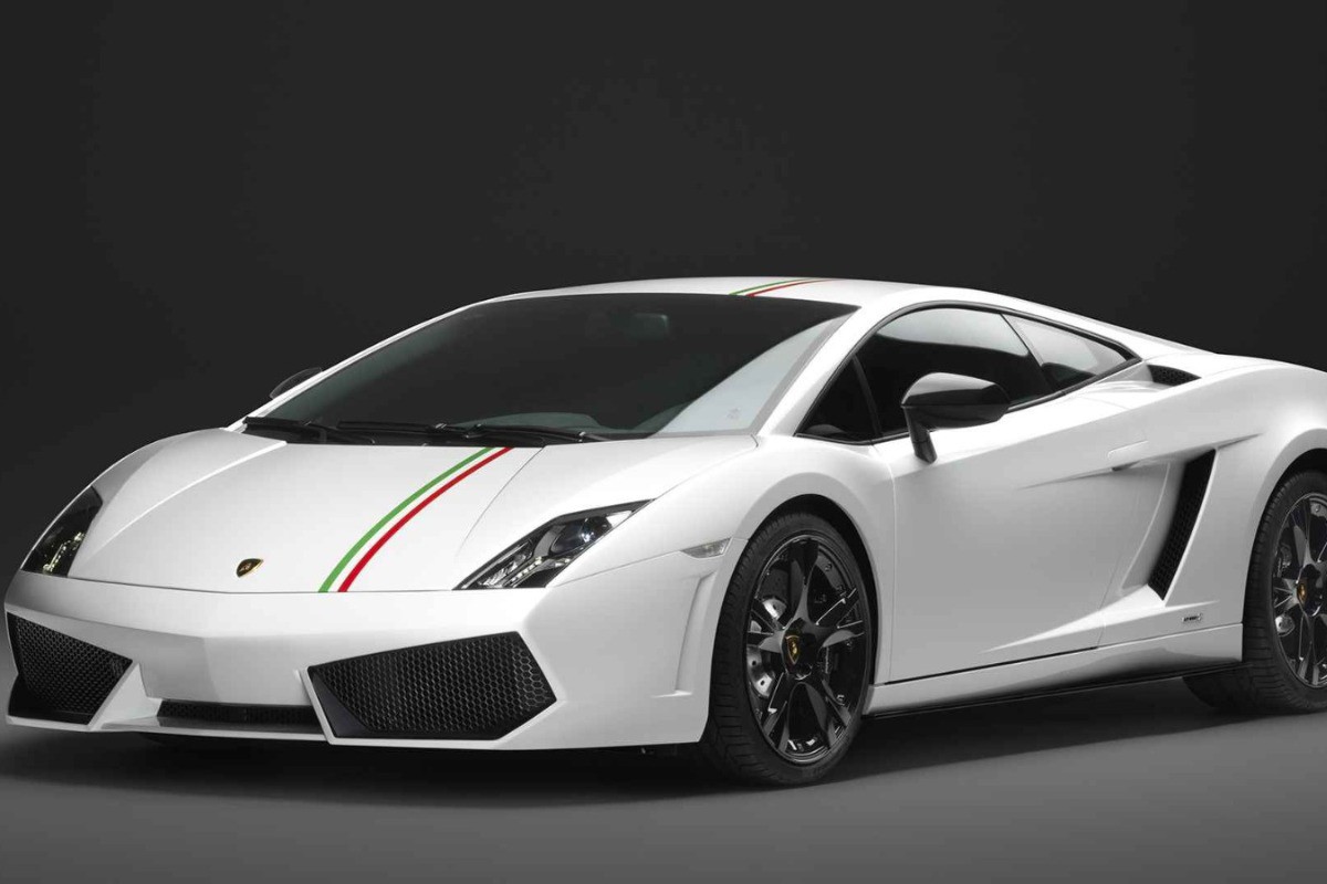 O esportivo com motor V10 aspirado tem preço de reserva de 140 mil euros (quase R$ 900 mil na cotação atual)