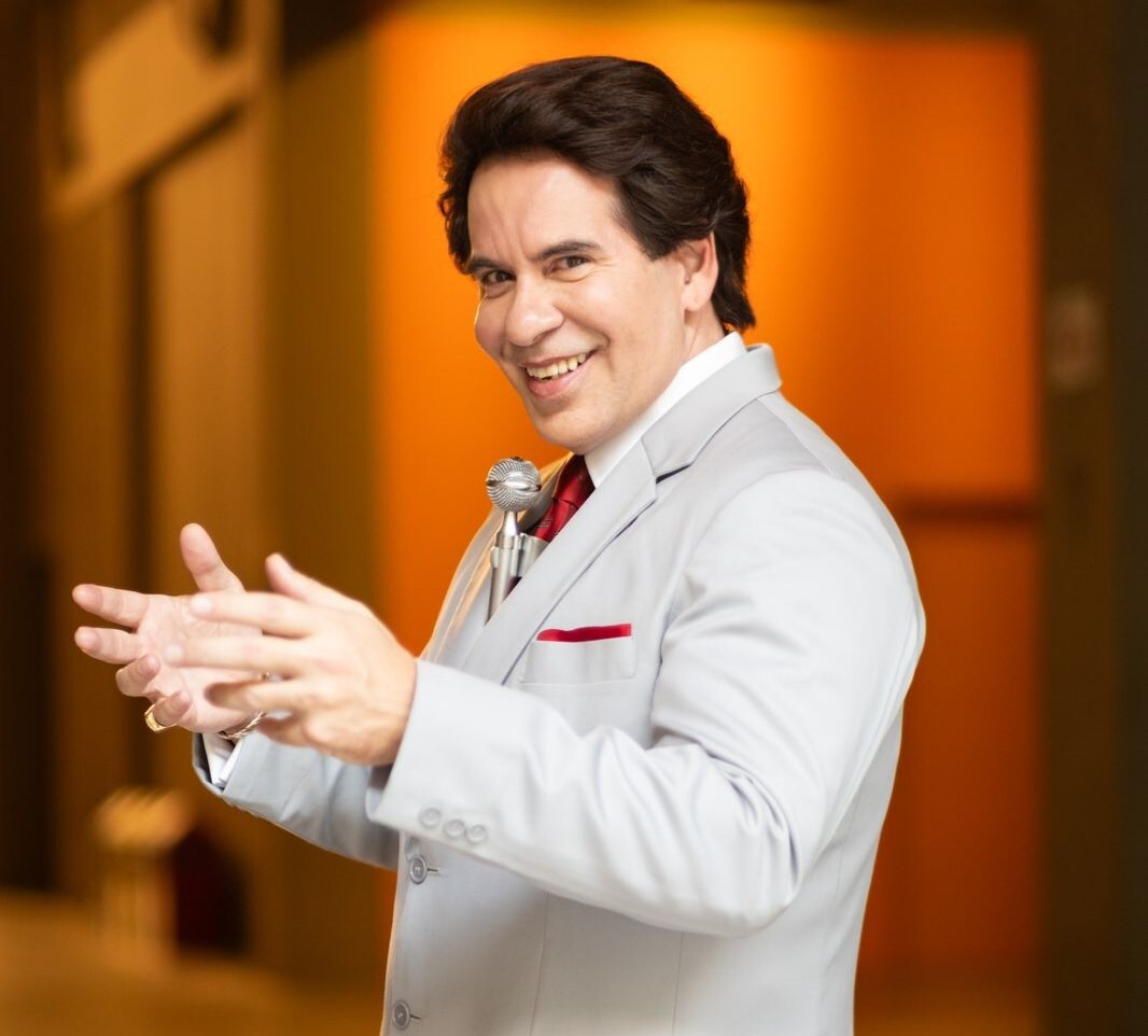 Veja a primeira foto de Leandro Hassum no filme 'Silvio Santos Vem Aí,' que começou a ser rodado em São Paulo