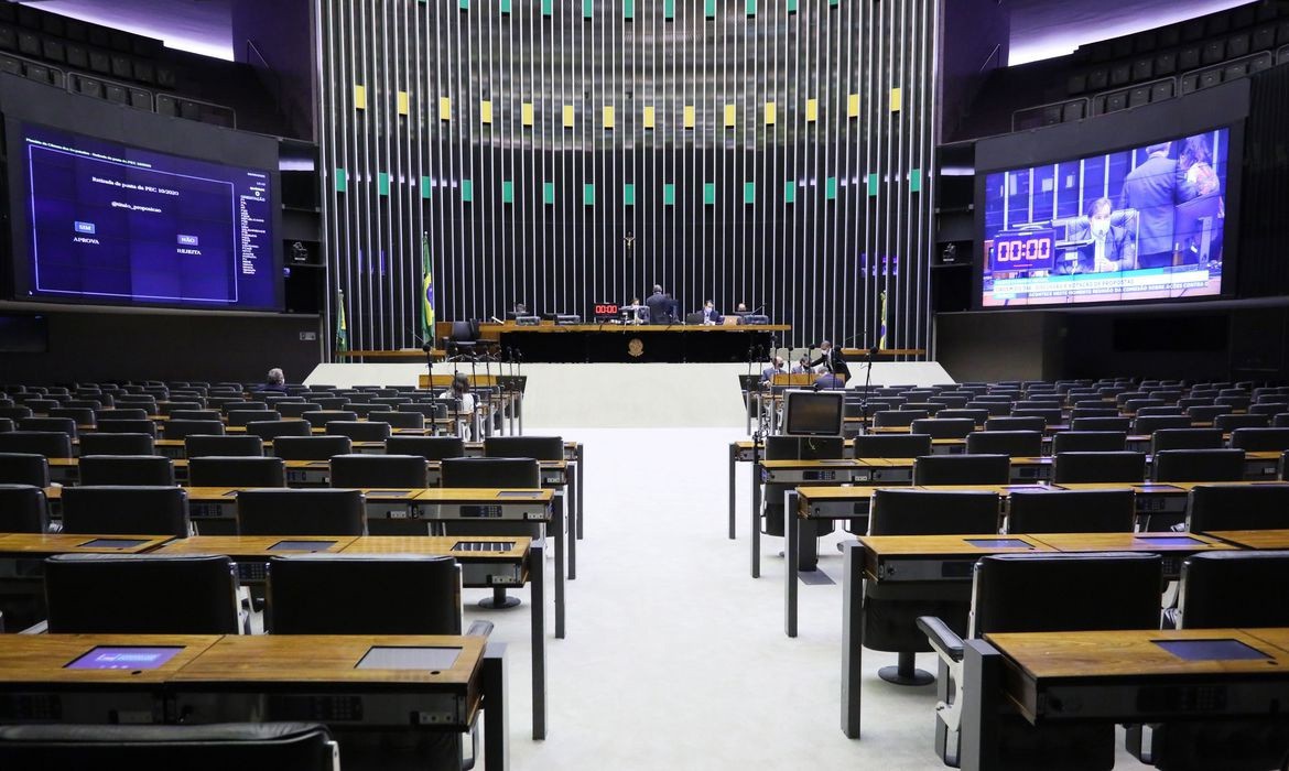 Câmara dos Deputados analisa mudança na tributação sobre a renda no Brasil