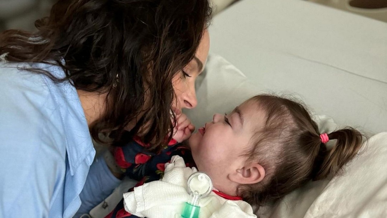 Letícia Cazarré e a filha Maria Guilhermina