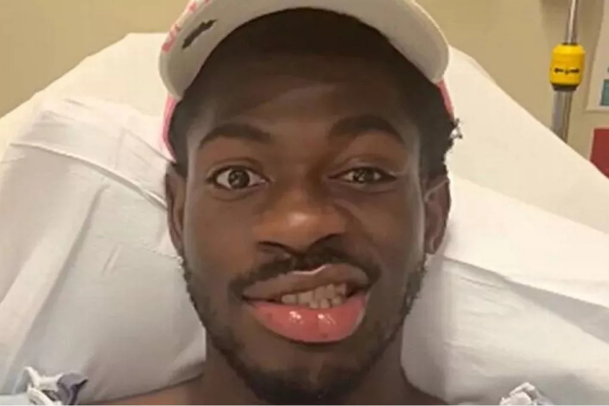 Rapper Lil Nas X posta vídeo no qual aparece com metade do rosto paralisado