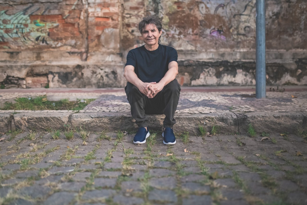 Lô Borges abre parceria com a poeta Manuela Costa, homenageia o pai e realiza duetos com Fernanda Takai em novo álbum
