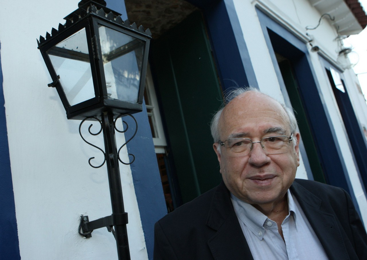 Nomes de destaque da cultura e políticos de diferentes partidos lamentaram neste sábado, 30, a morte do escritor Luis Fernando Verissimo