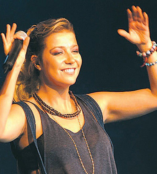 A cantora Luiza Possi é filha da cantora Zizi Possi