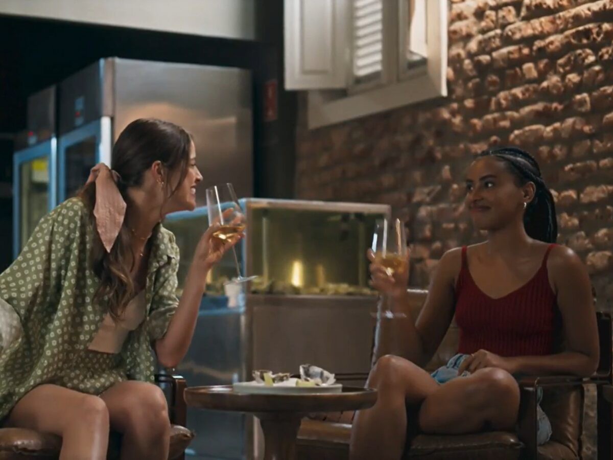 Luma (Agatha Moreira) e Viola (Gabz)