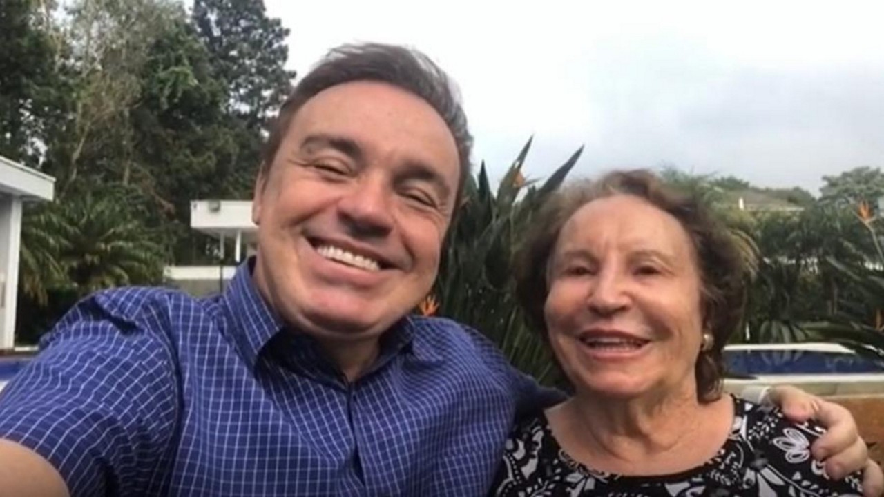 Mãe de Gugu diz que apresentador tinha aneurisma
