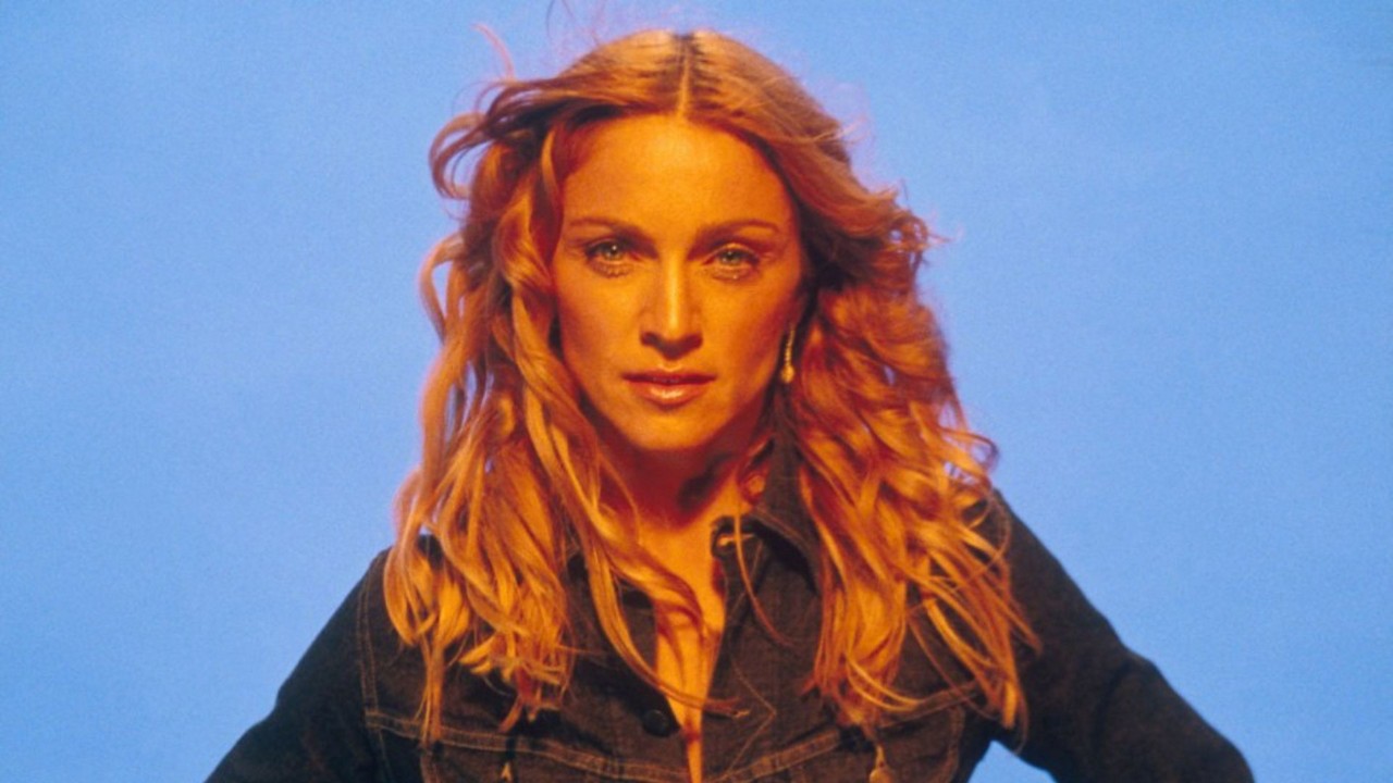 Madonna lançou 'Ray of Light' em 1998; álbum vendeu mais de 16 milhões de cópias e rendeu para a  cantora quatro prêmios Grammy
