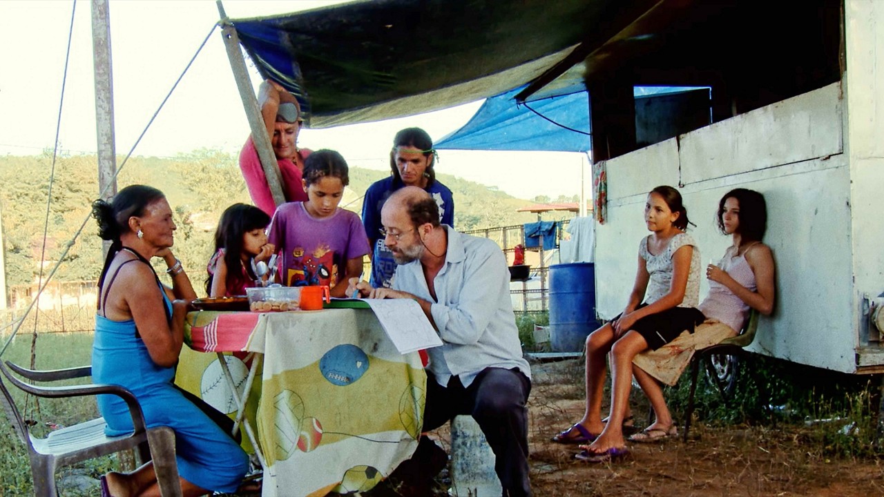 Filme acompanha um topógrafo errante e seu encontro com três mulheres de um circo mambembe