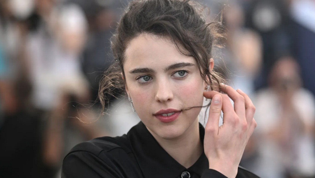 A atriz Margaret Qualley tem o talento no sangue: ela é filha da atriz: Andie MacDowell