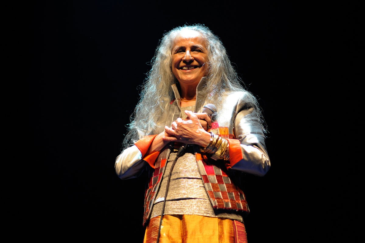 Maria Bethânia anuncia turnê comemorativa aos 60 anos de carreira 