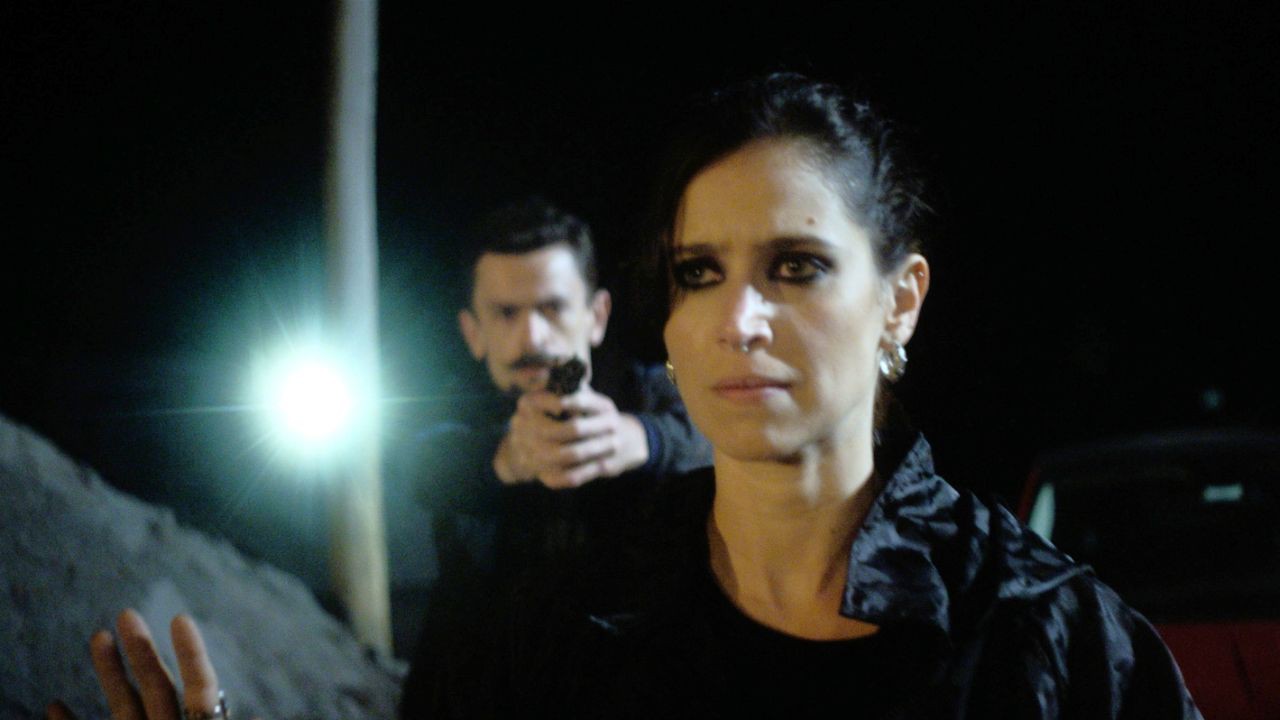 Personagem de Mel Lisboa ajuda a formar um grupo clandestino para atrair, capturar e julgar agressores