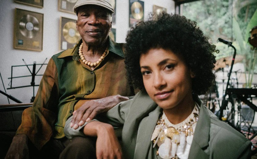 Milton Nascimento e Esperanza Spalding durante concerto para a série Tiny Desk