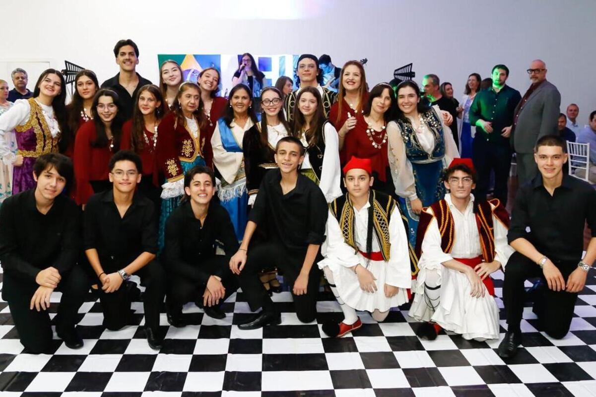 Grupo de dança que se apresenta no MinasTchê