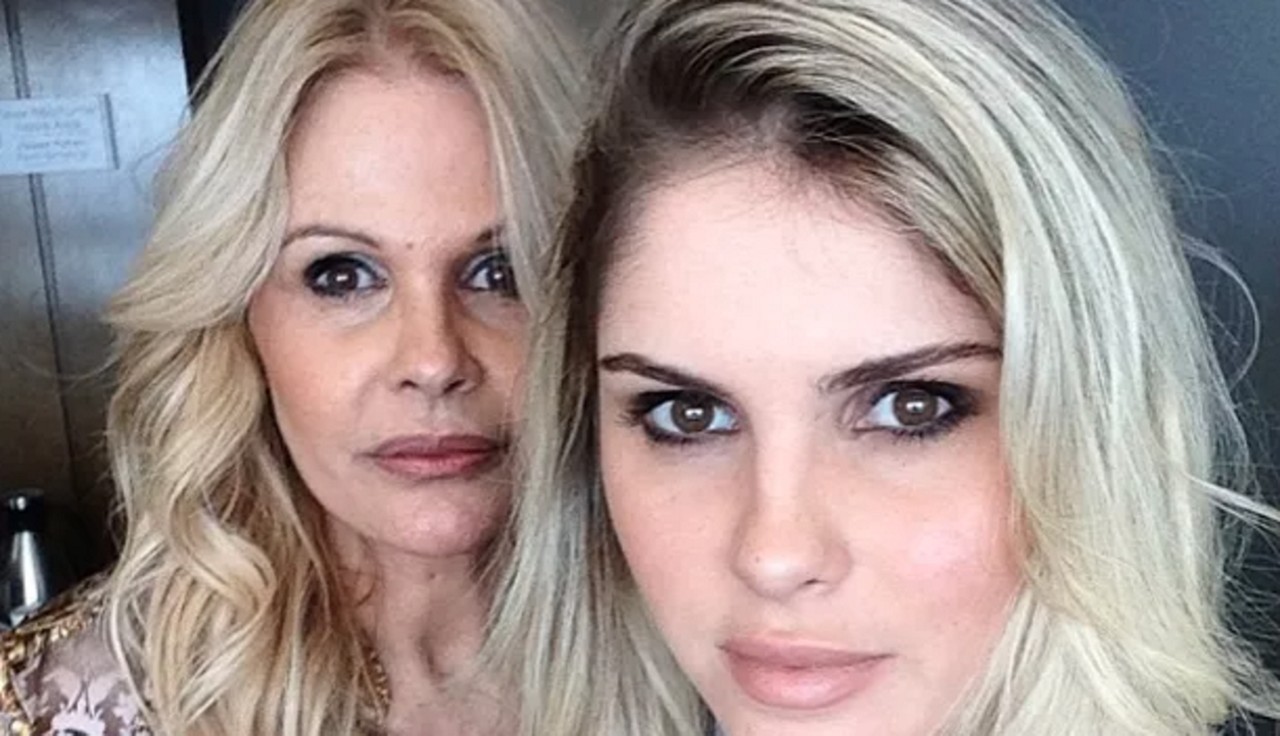 A influenciadora Bárbara Evans se pronunciou em suas redes sociais sobre o distanciamento de sua mãe, Monique Evans
