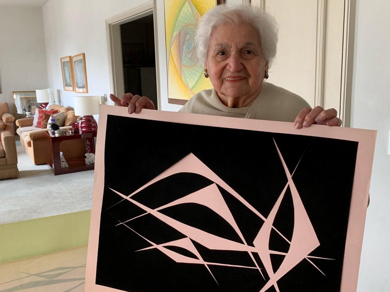 Filha de imigrantes libaneses, ela estudou para ser professora de geografia, mas acabou se dedicando às artes plásticas