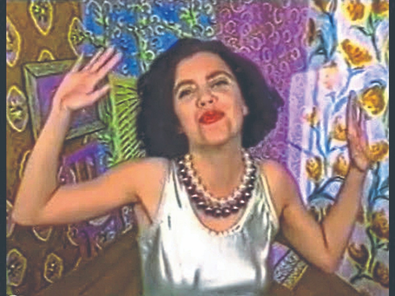 Astrid Fontenellle foi a primeira VJ a aparecer na MTV Brasil; ela inaugurou a transmissão do canal em 20 de outubro de 1990