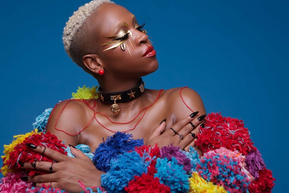 Cantora Karol Conka concorre na categoria dedicada às vozes femininas que atuam no combate e acolhimento de vítimas da violência contra a mulher.