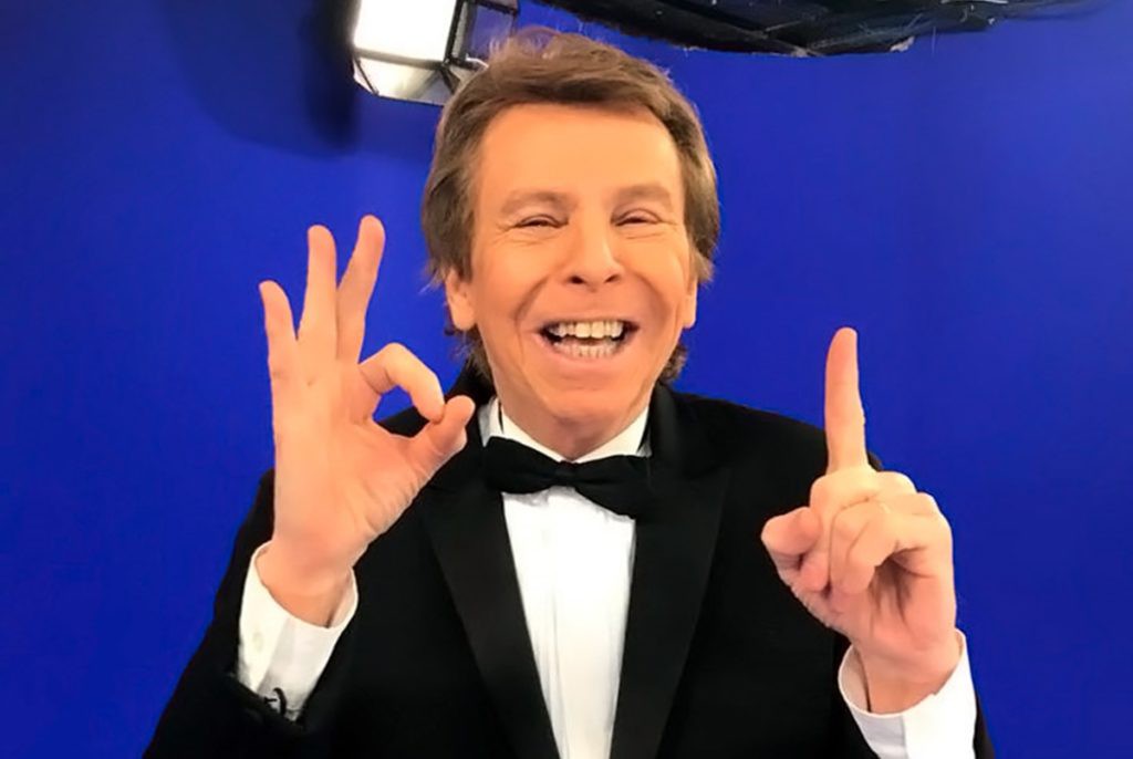 Nelson Rubens está há 20 anos à frente do TV Fama (Reprodução: RedeTV!)