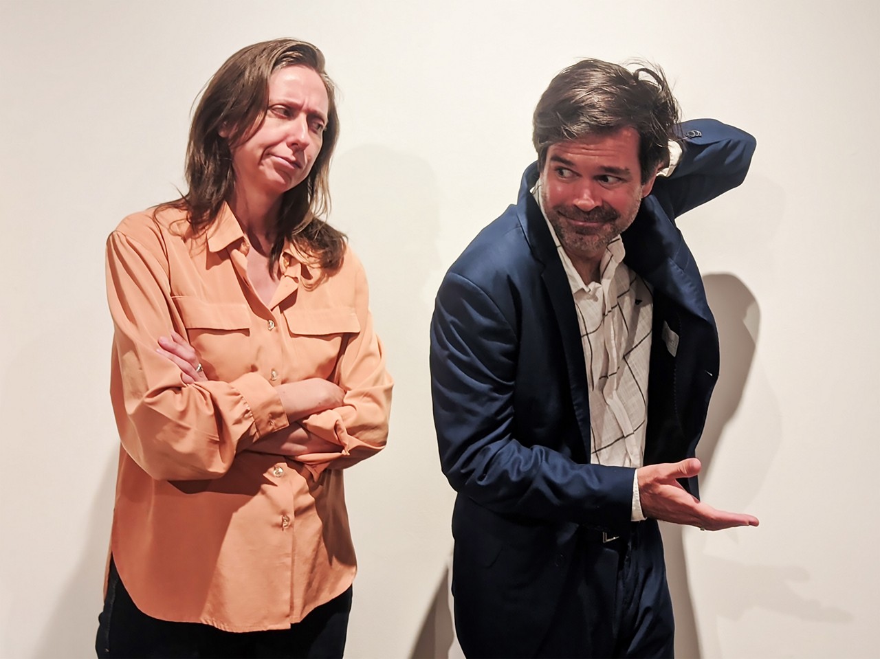 Espetáculo ÜBERMENSCH estreia com humor ácido e crítica filosófica
