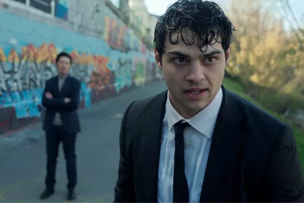 Noah Centineo na série "Recruta"