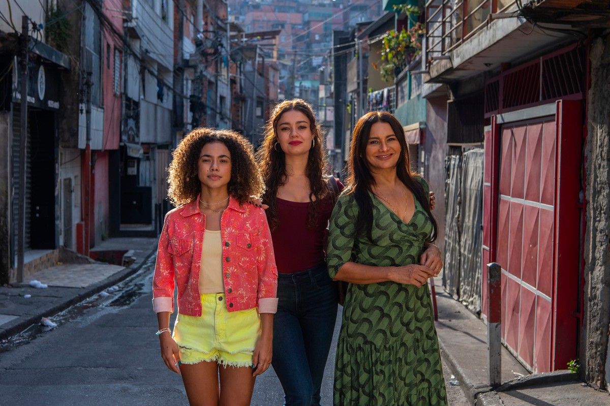 Alana Cabral, Sophie Charlotte e Dira Paes vivem as protagonistas da novela 'Três Graças'