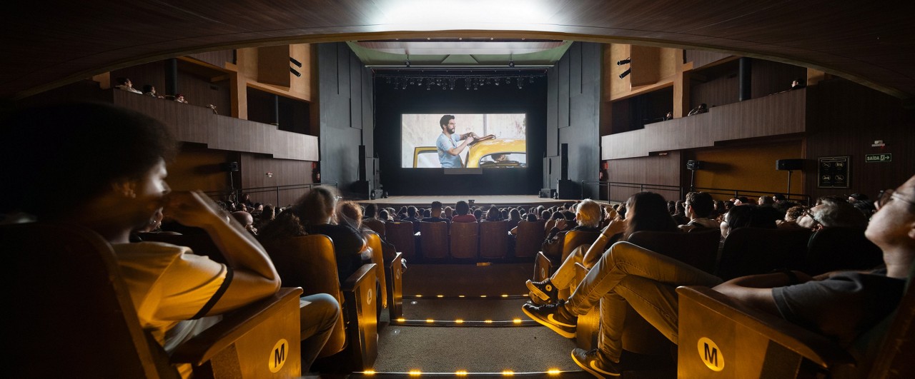 Estreia de 'O Agente Secreto' em BH lota Cine Theatro Brasil