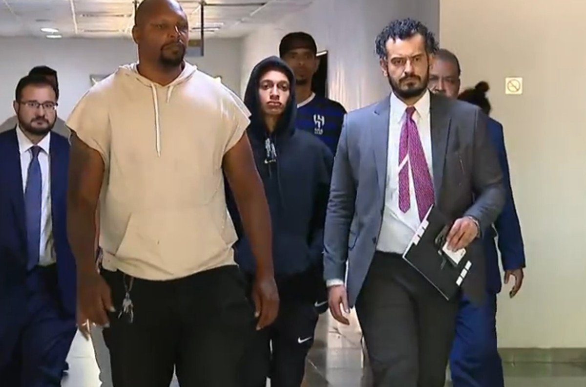 Oruam deixou a delegacia acompanhado dos advogados na manhã desta quarta-feira (26)
