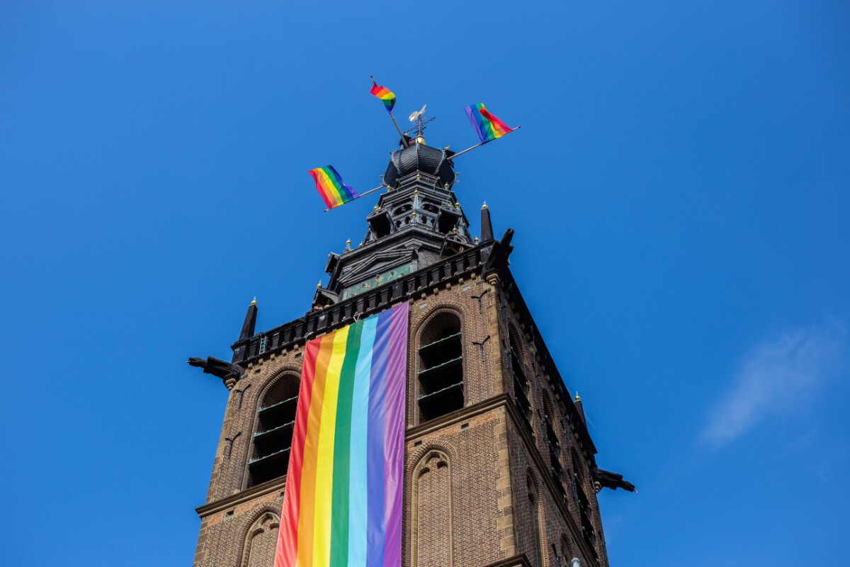 Os direitos da comunidade LGBTQIAPN+ são assegurados em certos países