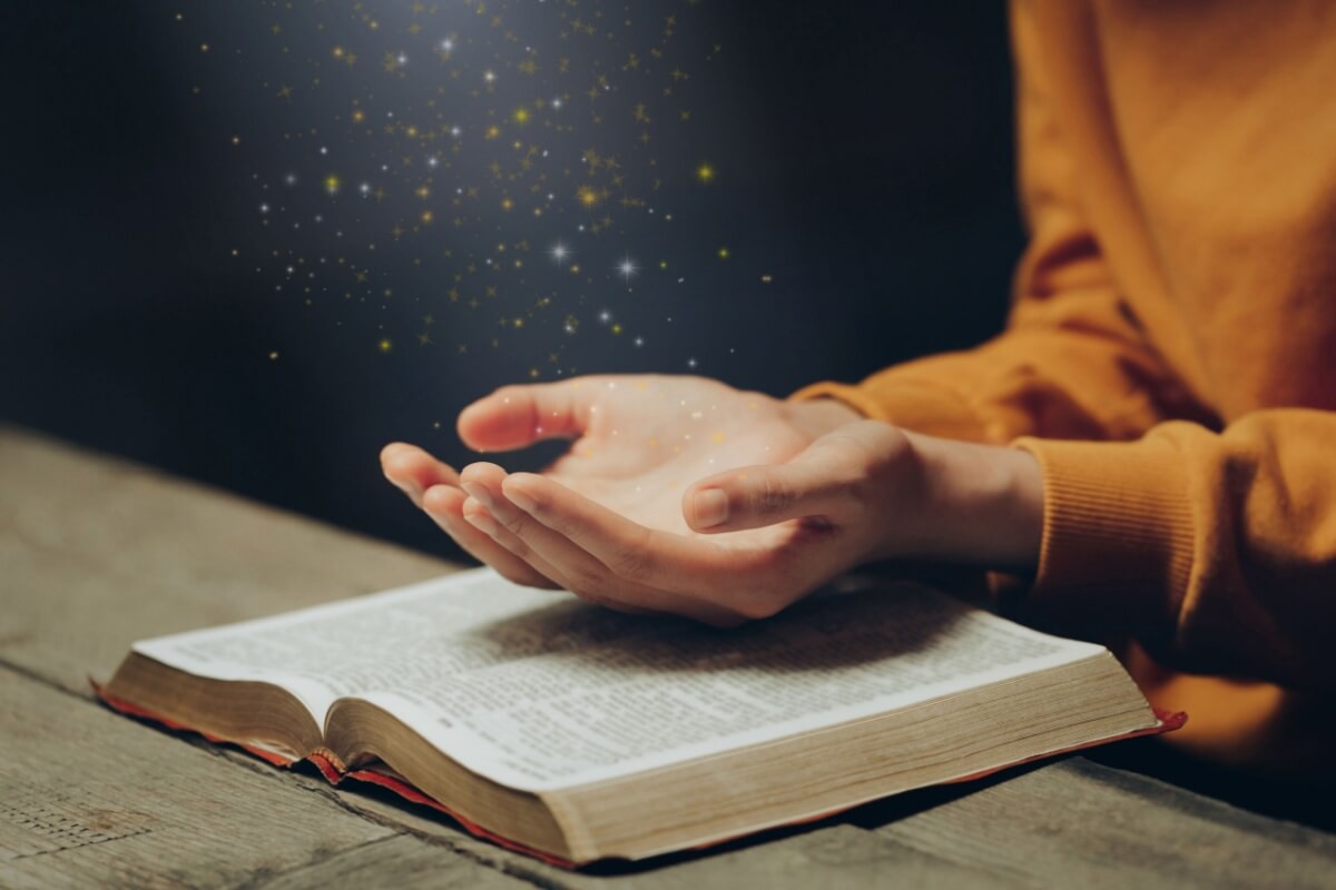 Os salmos têm o poder de afastar o mal