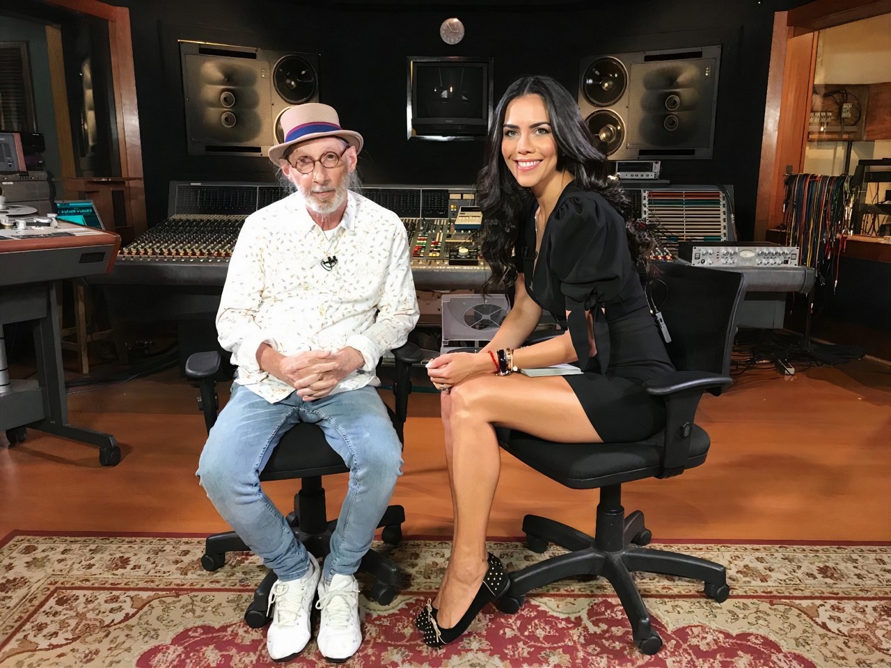 Daniela Albuquerque conversa com Arnaldo Saccomani na Rede TV!