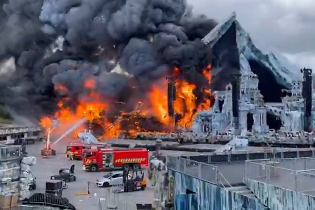 Palco principal do Tomorrowland Bélgica foi destruído por incêndio