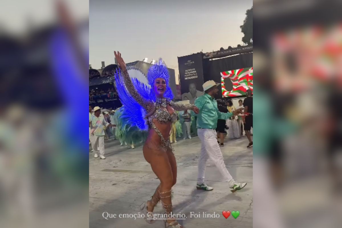 Paolla Oliveira no Desfile das Campeãs