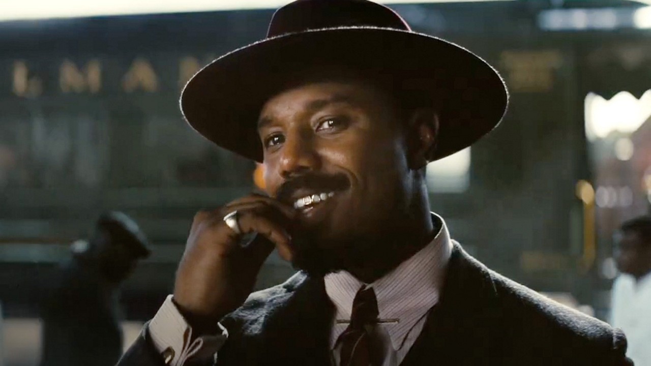 Michael B. Jordan interpreta dois gêmeos que criam um clube musical na cidade natal