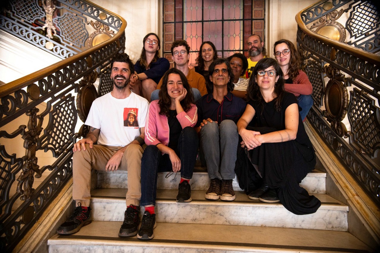 Mostra 'O Ar Vibra nas Vozes' apresenta processos de escrita e performances de poesia 