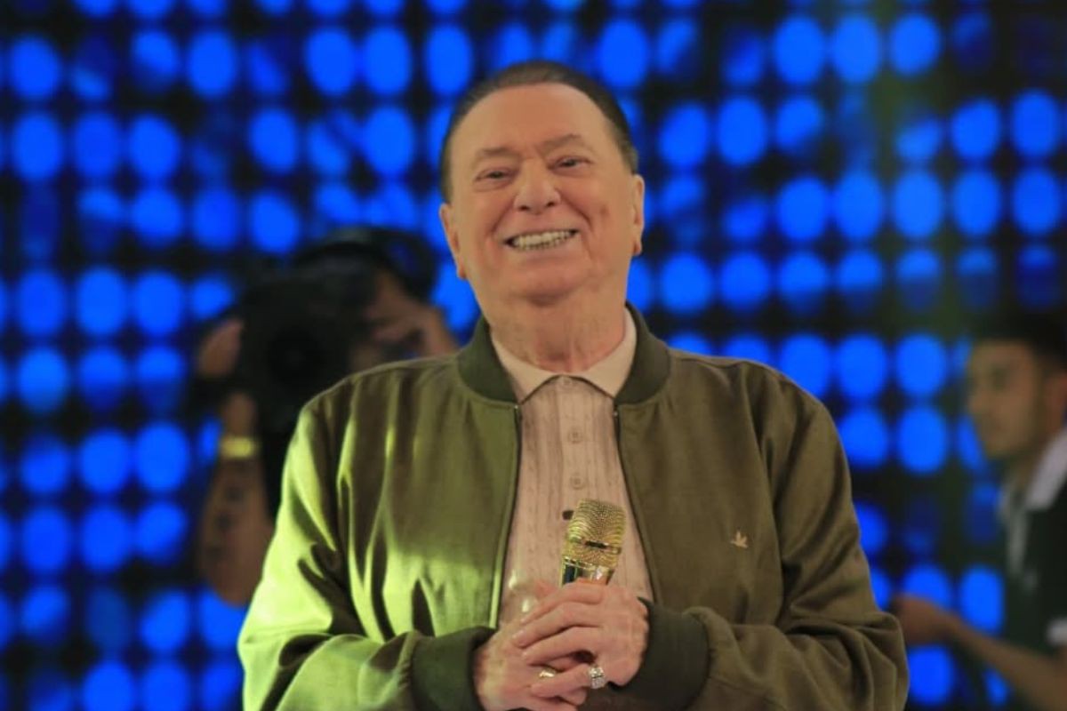 Raul Gil é internado em São Paulo após sofrer uma indisposição 