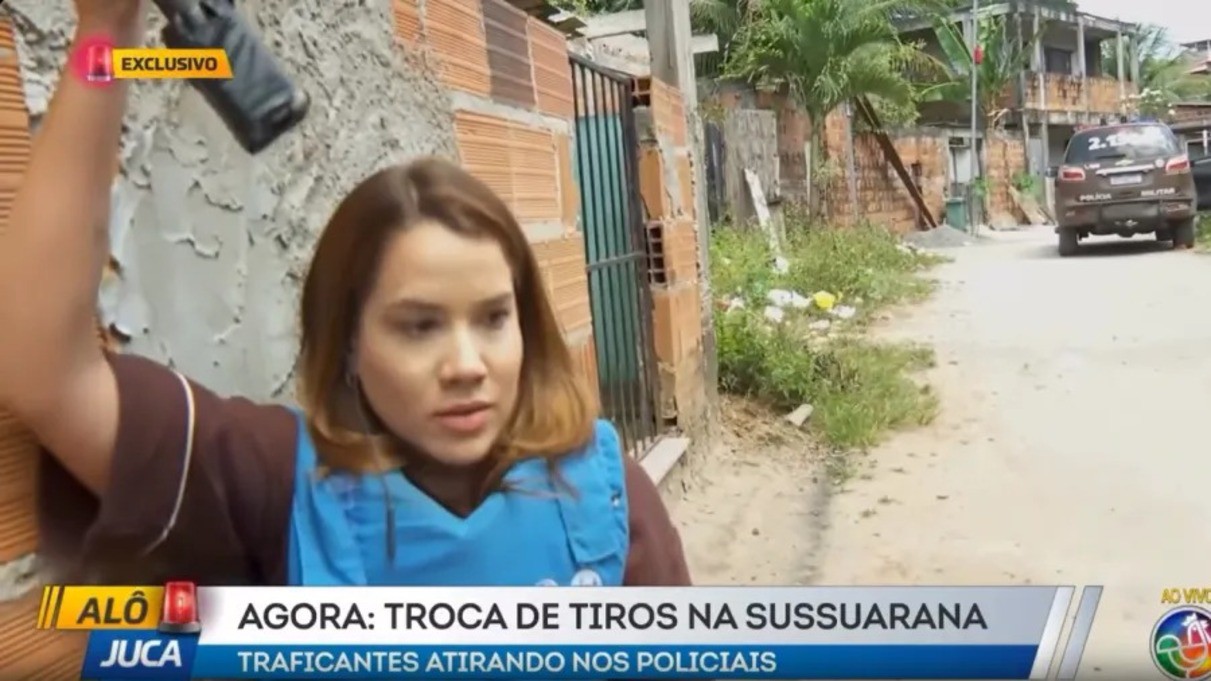 Jornalista fica em meio a tiroteio durante entrada ao vivo