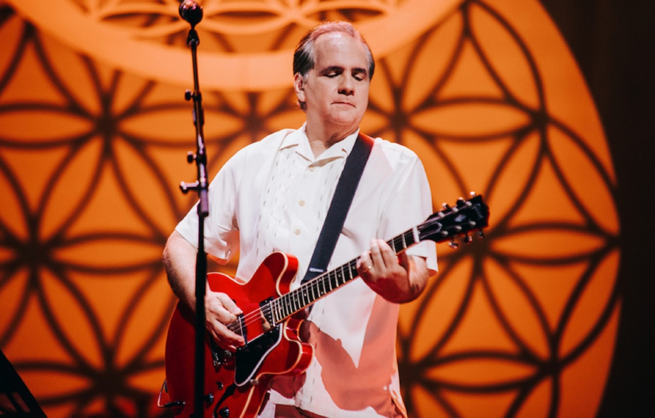 Ricardo Bacelar canta o melhor da MPB, em registro ao vivo
