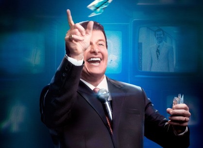 Rodrigo Faro interpreta Silvio Santos em 'Silvio', longa que estreia na quinta (12) em todo o Brasil