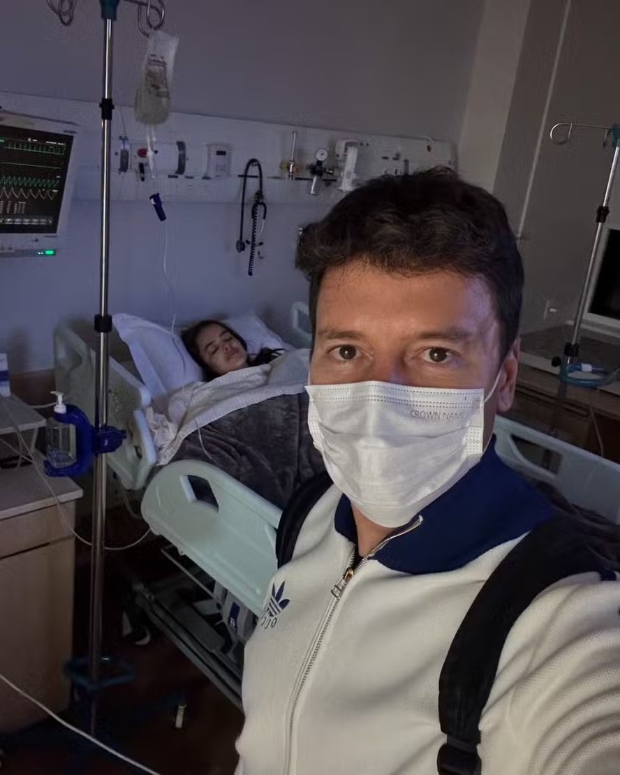 Rodrigo Faro no hospital com Vera Viel