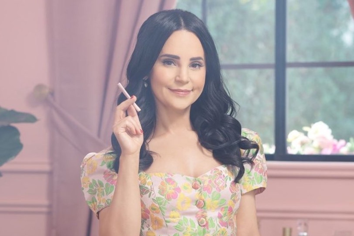 YouTuber Rosanna Pansino afirma que enrolou cinzas de seu pai falecido em cigarro de maconha