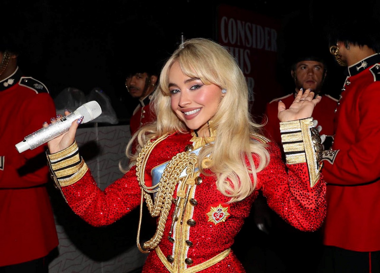 Sabrina Carpenter deve se apresentar no Brasil em 2026
