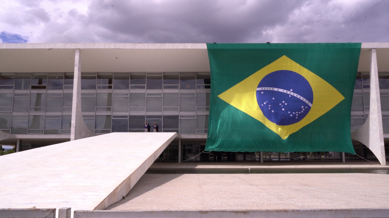 Filme acompanha de perto os meses turbulentos do período eleitoral que culminaram na invasão do Congresso Nacional, do Palácio do Planalto e do STF